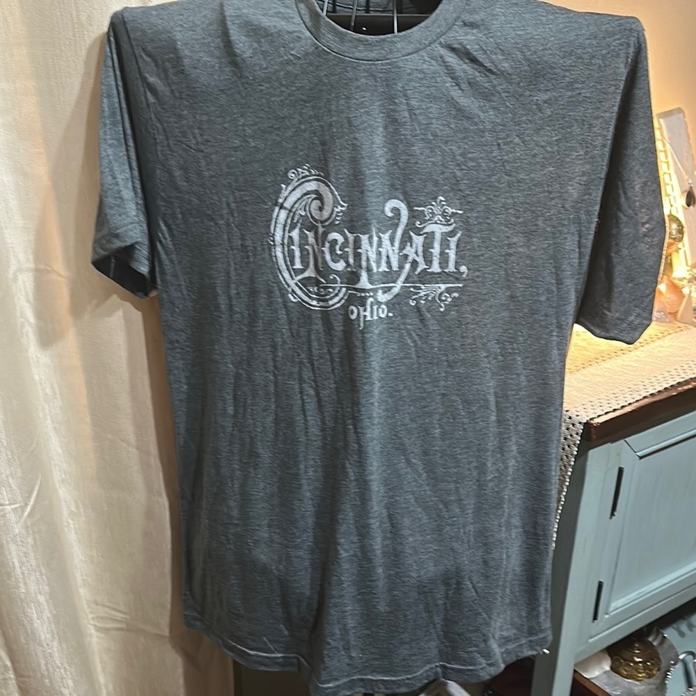 Gray Cincinnati, Ohio T-shirt size XL